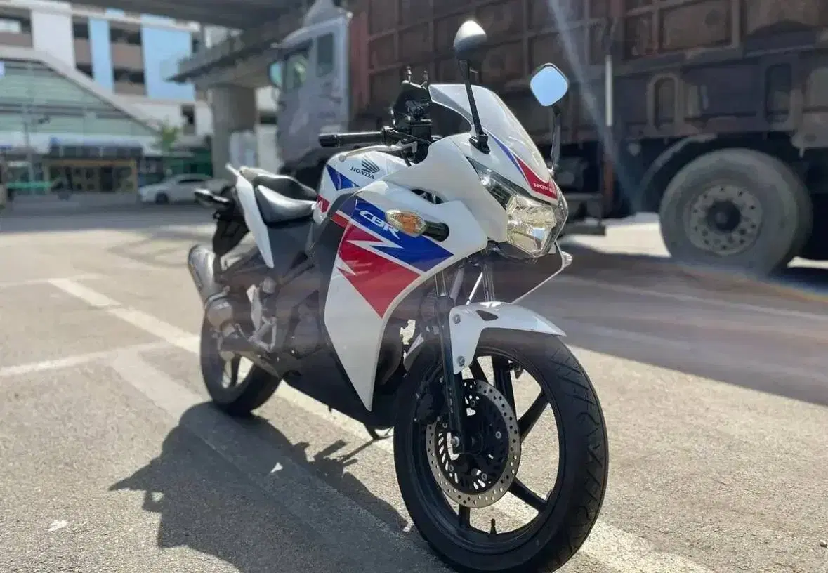 CBR125 17년식 건담 아크라구변완