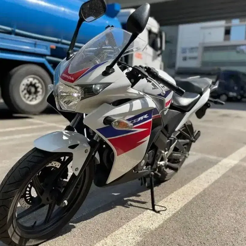 CBR125 17년식 건담 아크라구변완