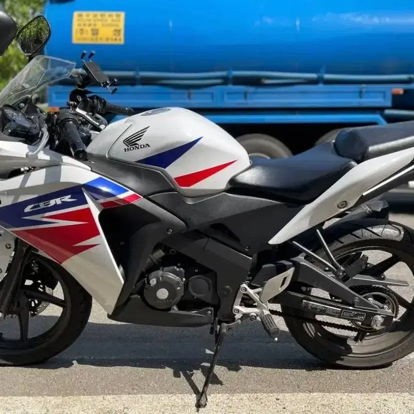 CBR125 17년식 건담 아크라구변완