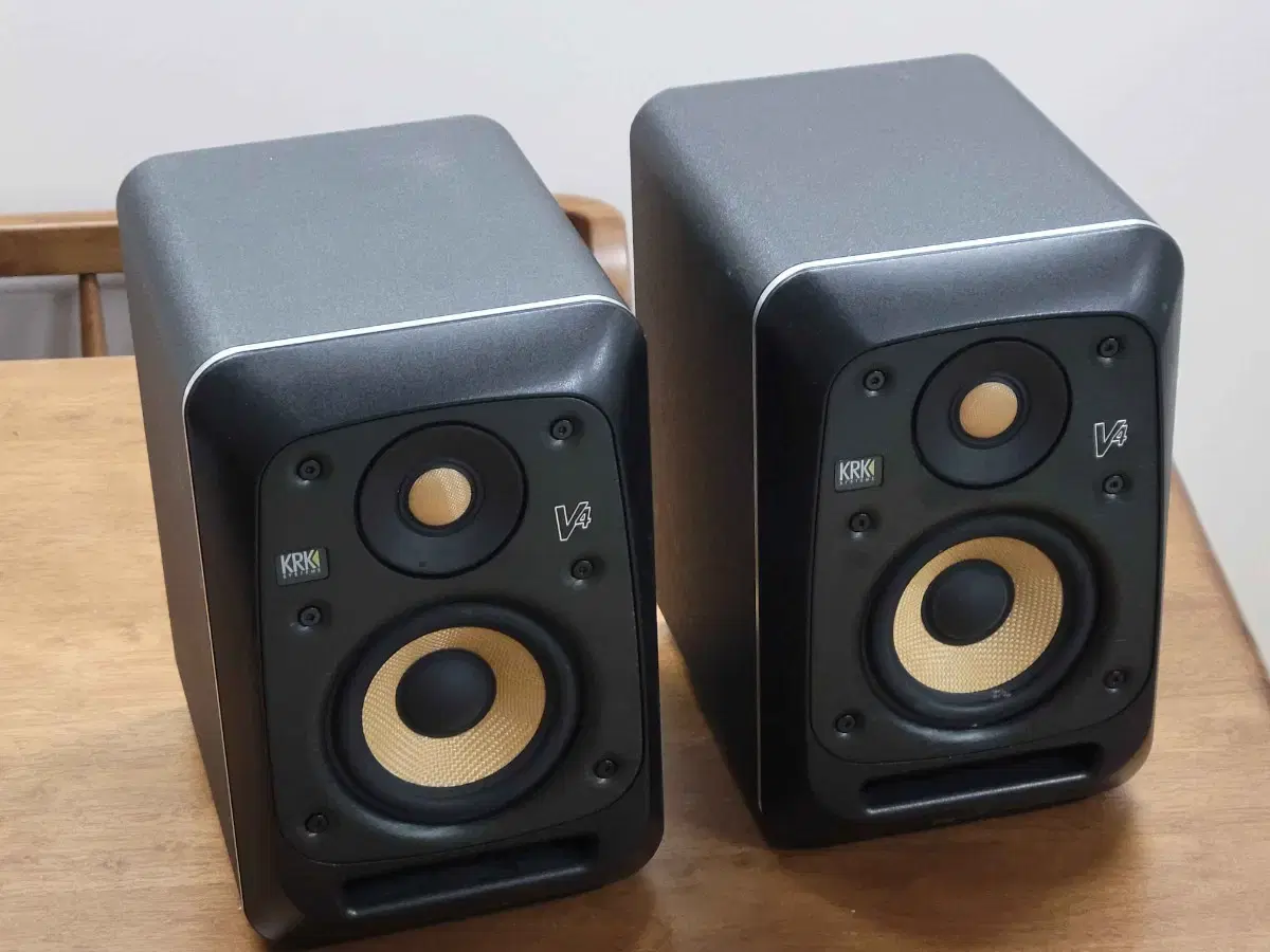 KRK V4S4 스피커 2개