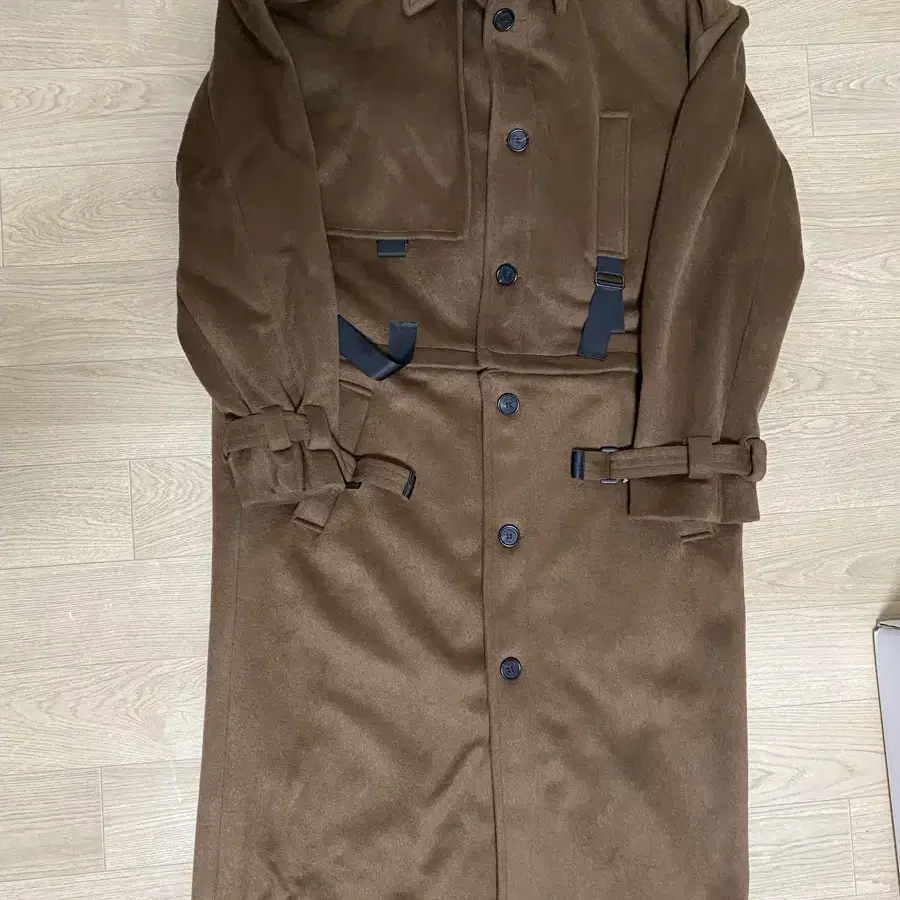 루오니어 DETACHABLE WOOL BUCKLE COAT