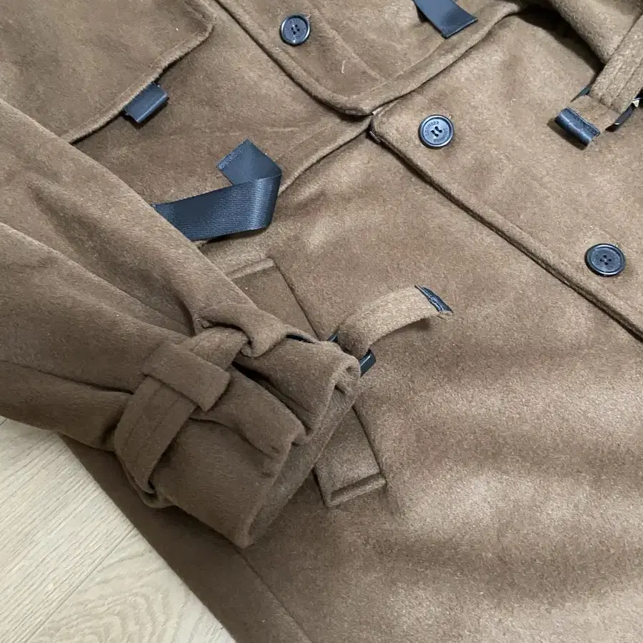 루오니어 DETACHABLE WOOL BUCKLE COAT