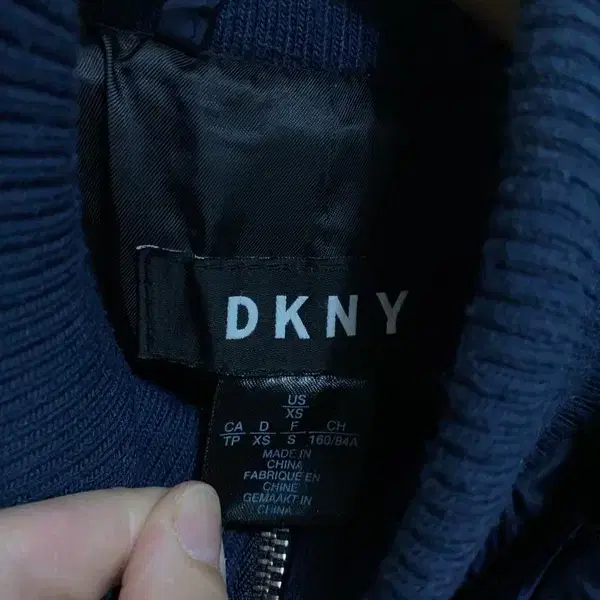 여S/DKNY 가죽 배색 패딩 코트