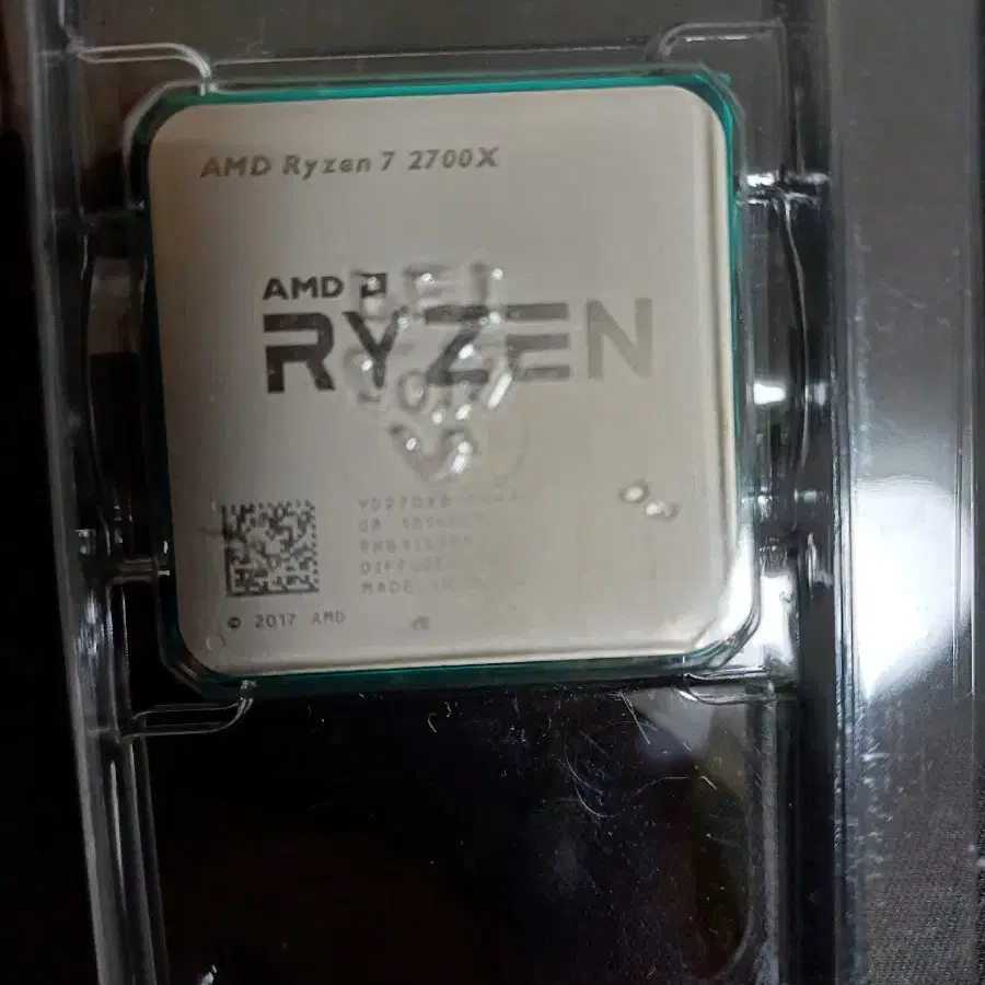 AMD cpu 라이젠 2700x 국내정발(쿨러 없음)