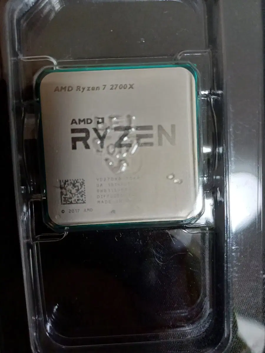 AMD cpu 라이젠 2700x 국내정발(쿨러 없음)