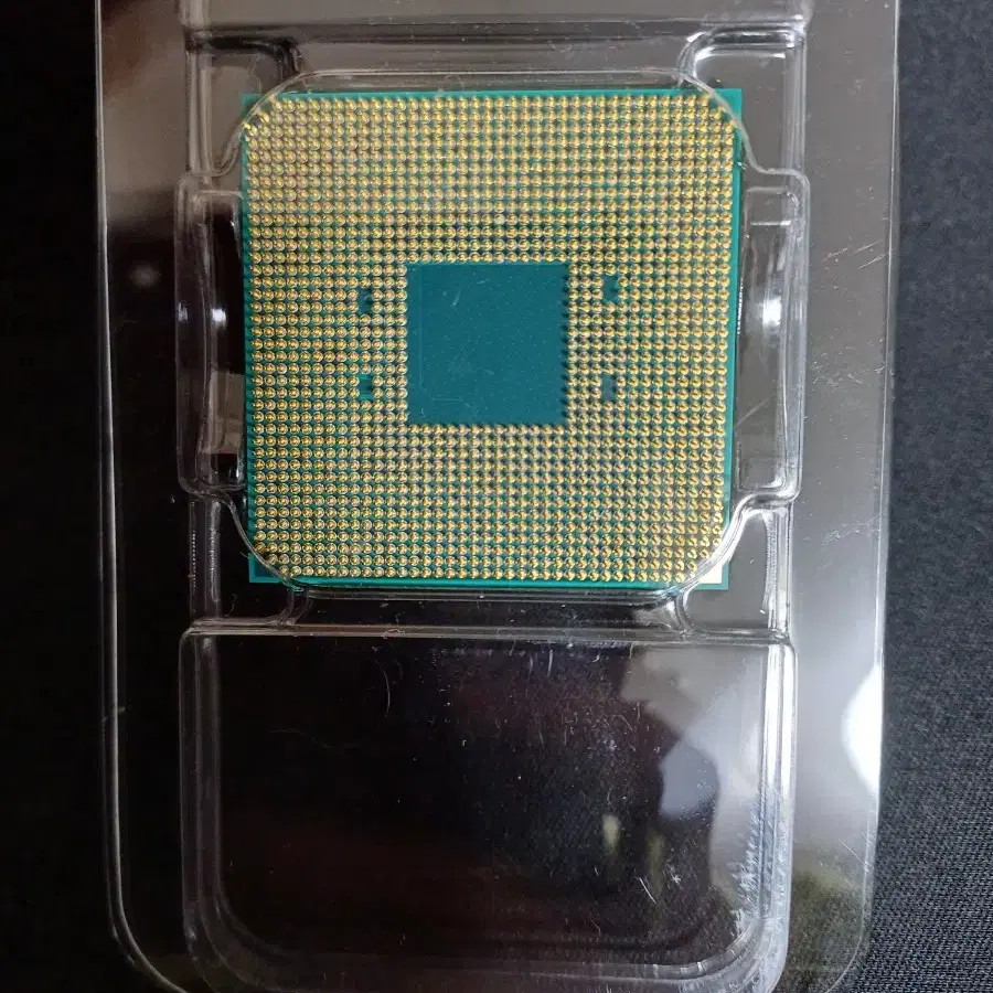 AMD cpu 라이젠 2700x 국내정발(쿨러 없음)