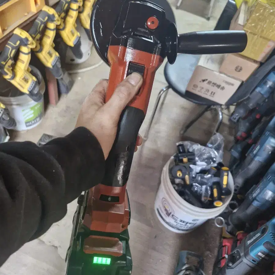 [HILTI]힐티속도조절충전그라인더AG4S22 4세대뉴런 본체만1번