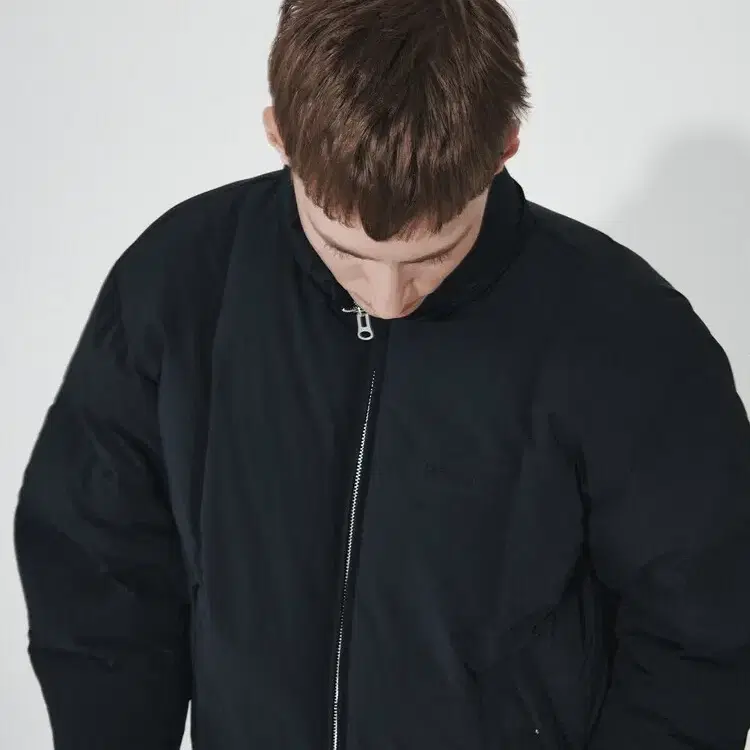 호이테 ANTON DOWN BOMBER JACKET (BLACK)