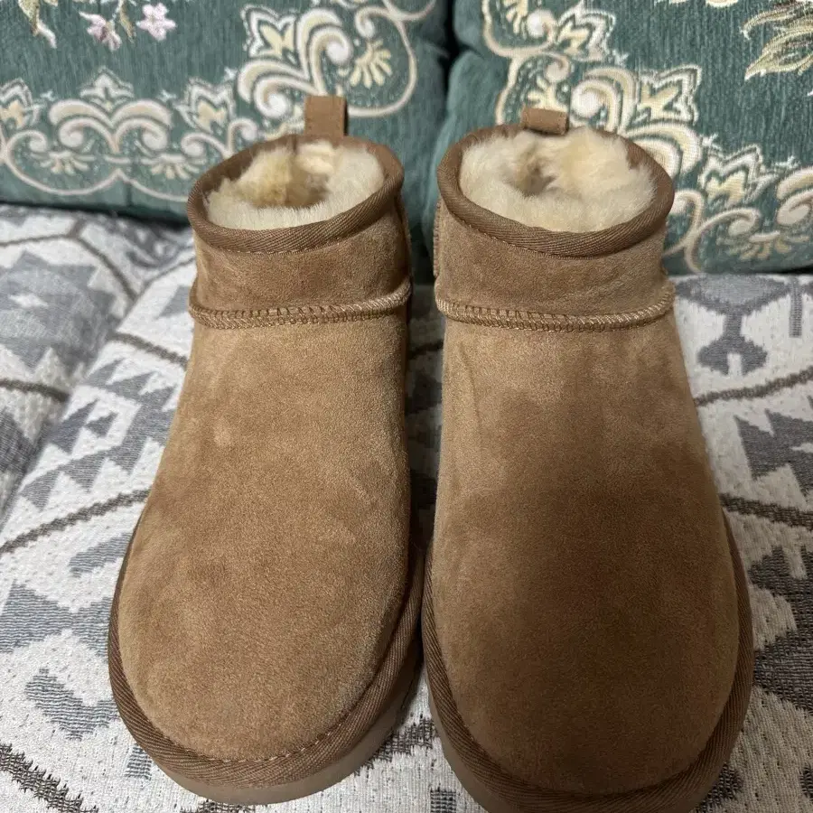 UGG Classic 울트라 미니 부츠