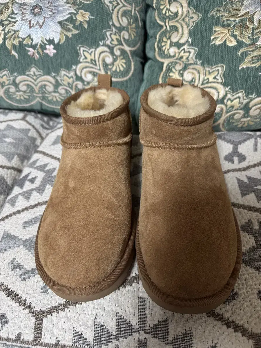 UGG Classic 울트라 미니 부츠