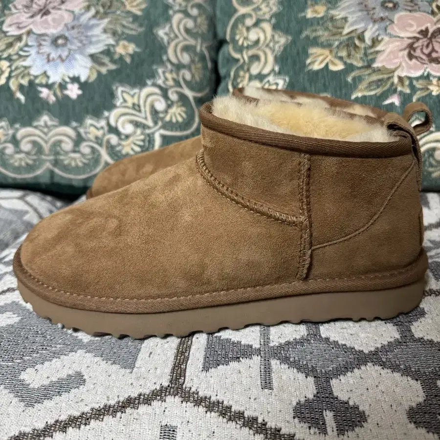 UGG Classic 울트라 미니 부츠