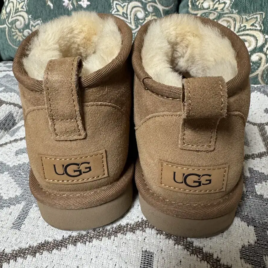 UGG Classic 울트라 미니 부츠