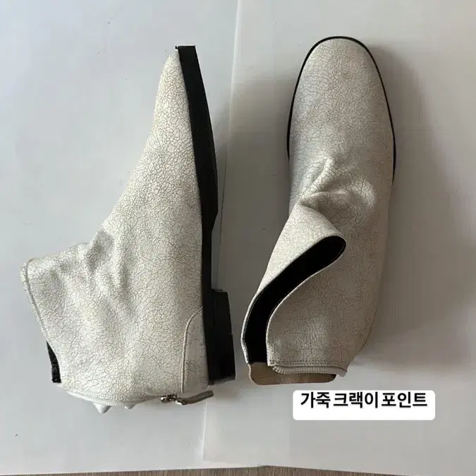 column white crack boots / 칼럼 크랙 가죽 부츠