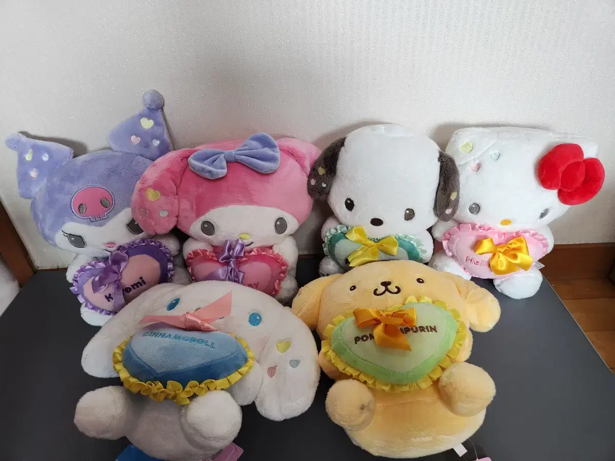 We are selling Sanrio Heart 2 series.