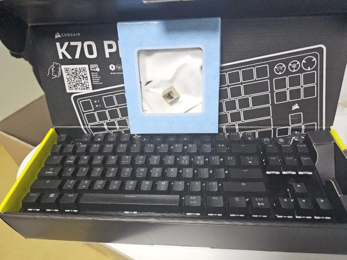 커세어 k70 pro tkl mgx 키보드 팝니다.