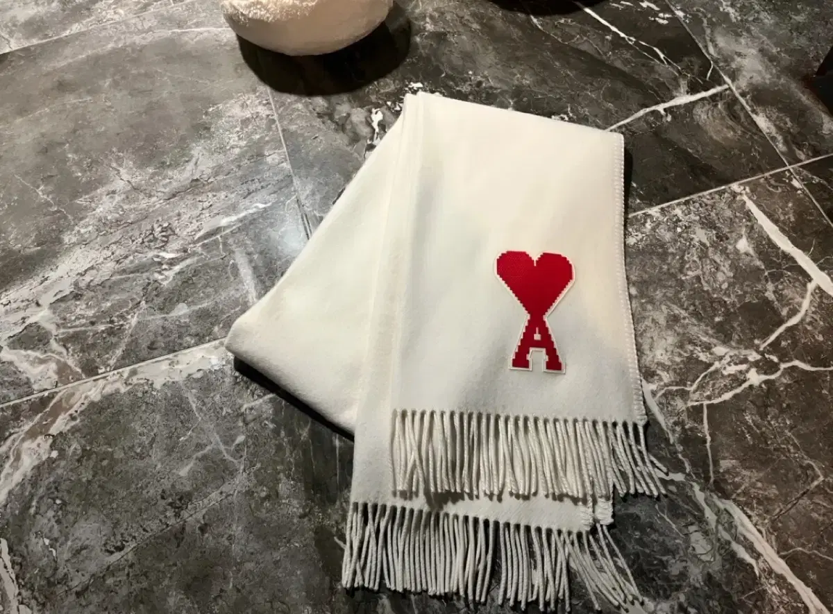 Amber Heart Muffler Ivory Color