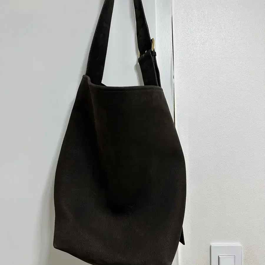 더바넷 누벅백 Brown Bucket Nubuck Tote Bag