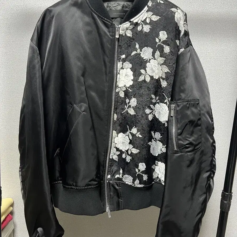 크러쉬어게인 Black Rose Bomber Jacket