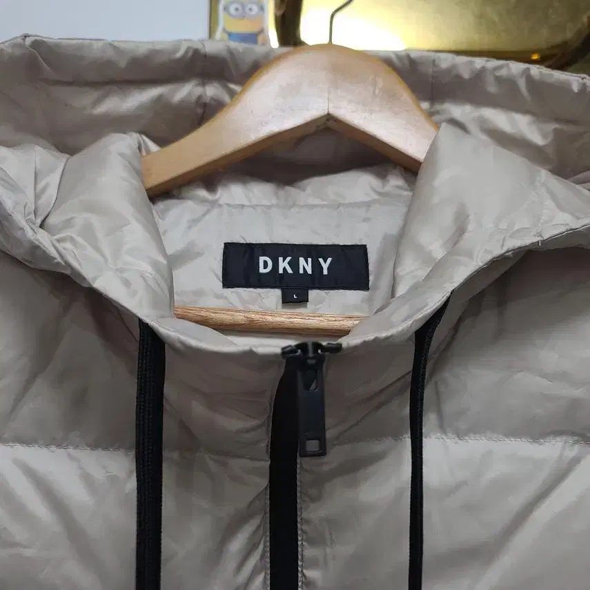 [DKNY] 남성 구스다운 경량 패딩 조끼 L