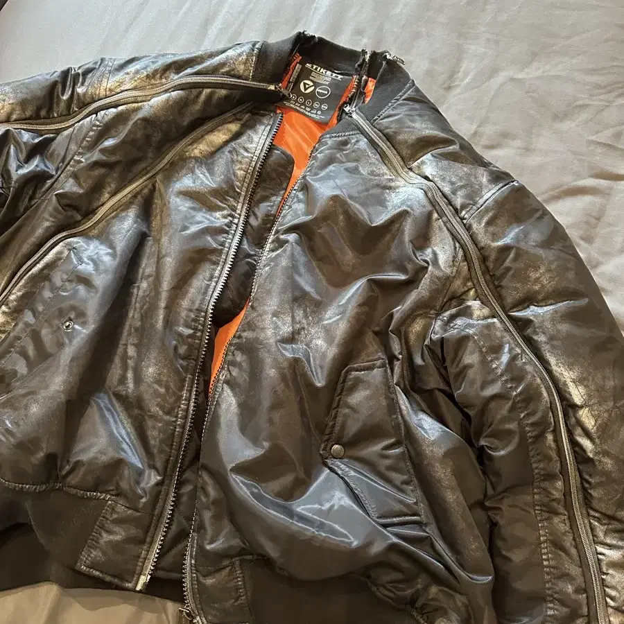 RFUGEE FADED FACTORY BOMBER JACKET