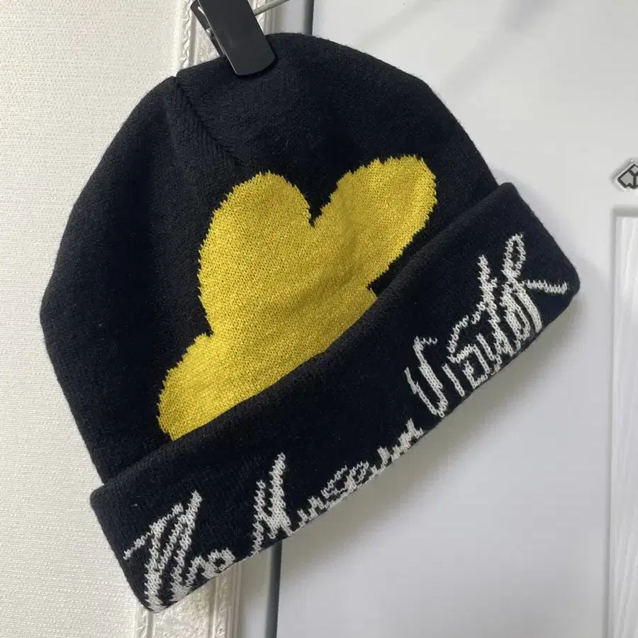 THE MUSEUM VISITOR☆BOUTIQUE ATELIER BEANIE MUSEUM VISITOR Flower Cuff Beanie – SHOP CURVE