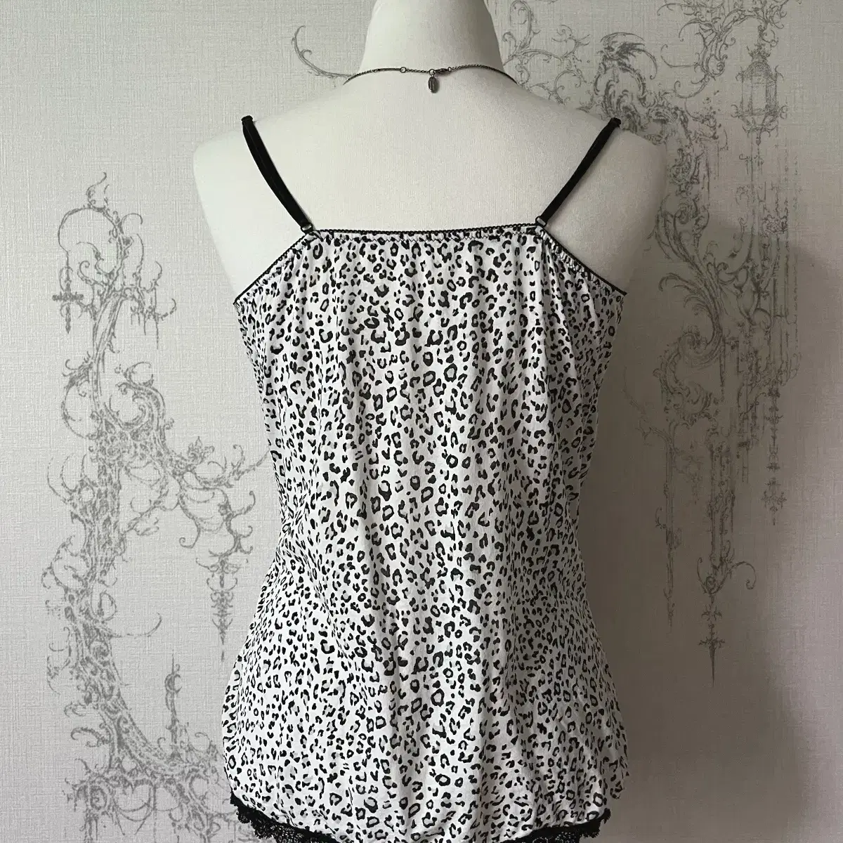 leopard lace sleeveless