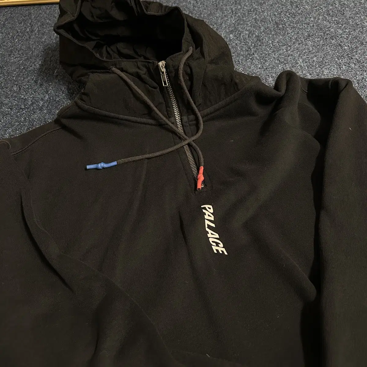 팔라스 트윌 1/4 후드 PALACE TWILL 1/4 HOOD 19SS