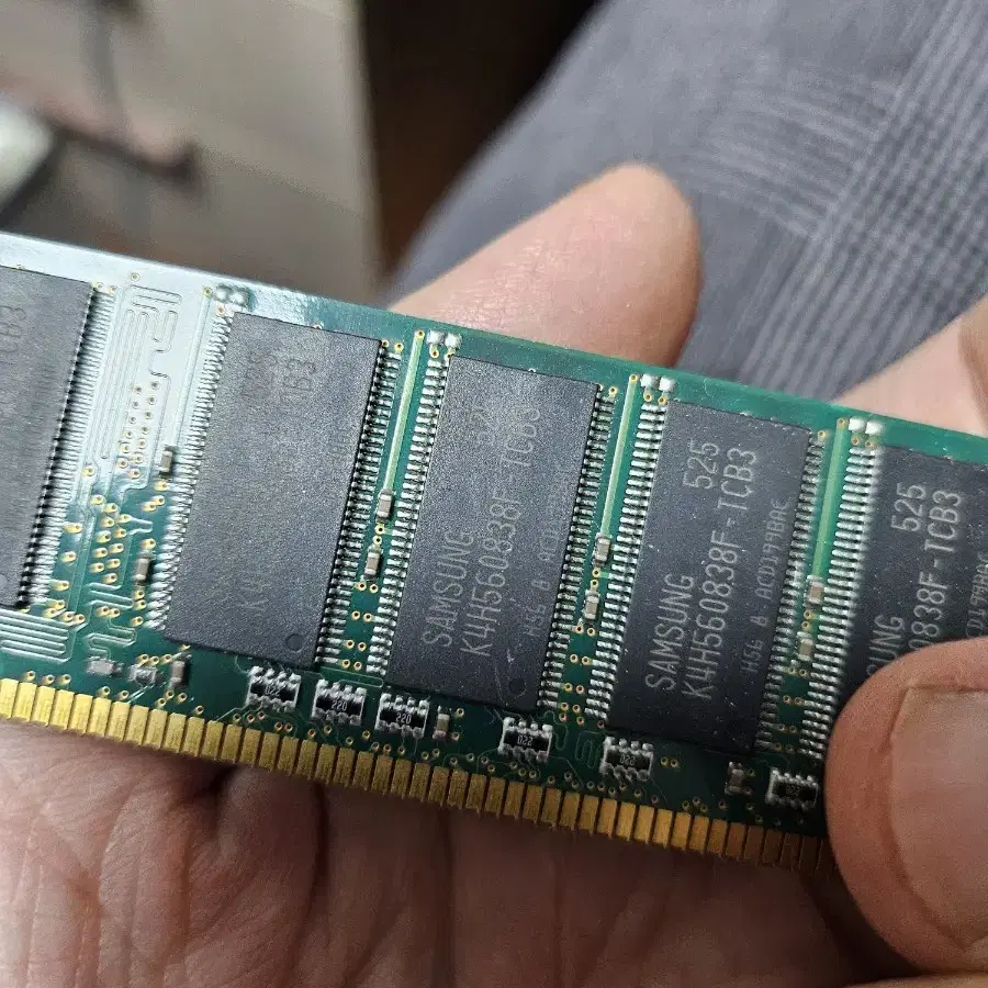 삼성의 PC2700 DDR SDRAM 메모리