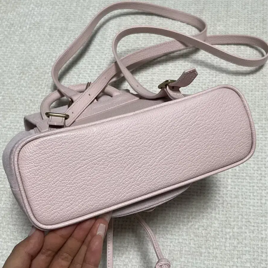 더바넷 shy pink suede bagpack