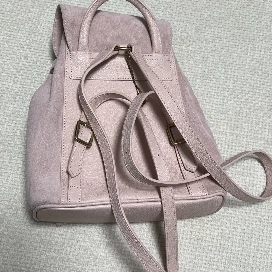 더바넷 shy pink suede bagpack