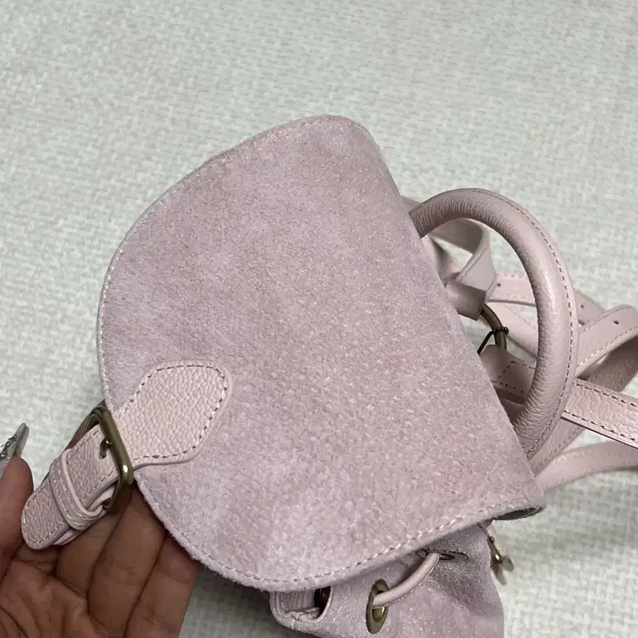 더바넷 shy pink suede bagpack