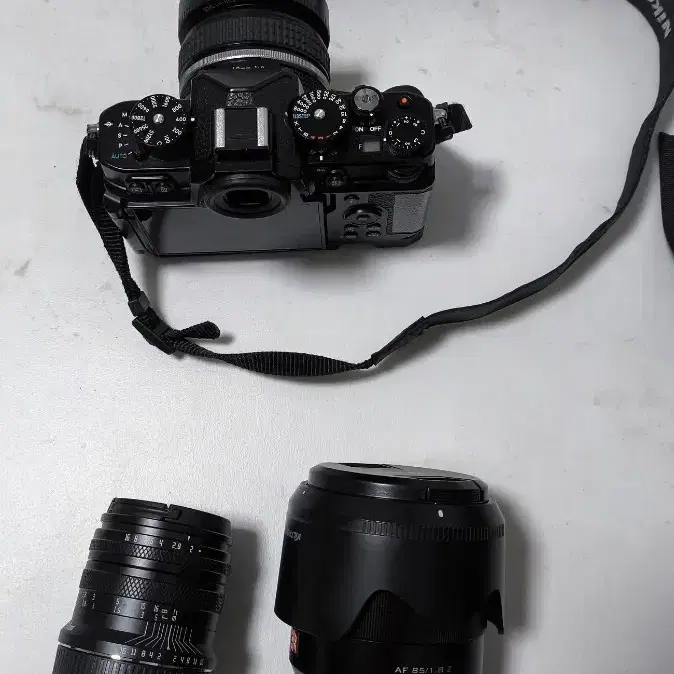 니콘 zf + 40mm정품렌즈+빌트록스85mm+50mm수동렌즈