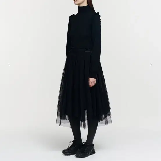 버뮬라 burmula TURTLE NECK FRILL TOP (BLACK