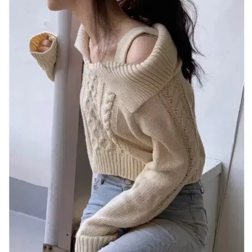 김아홉 off shoulder crop knit