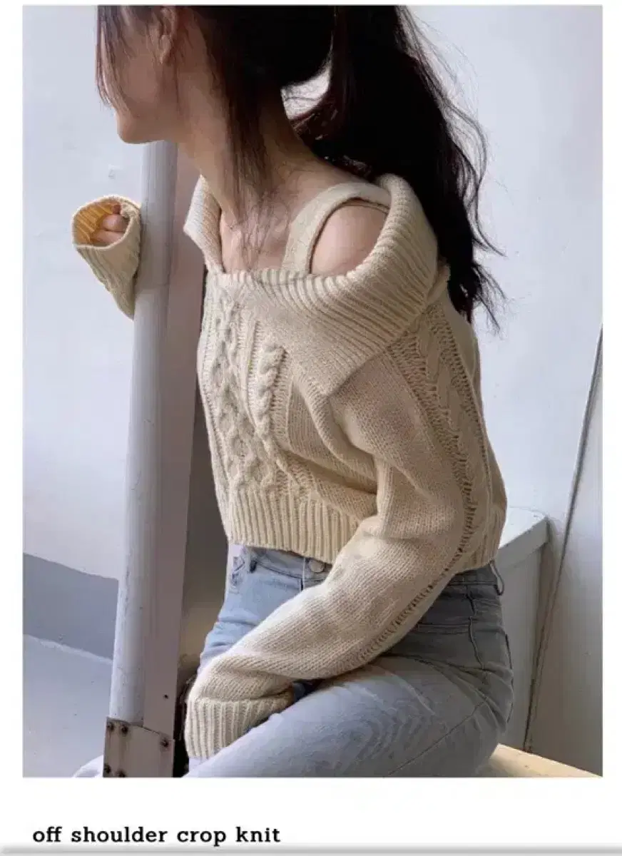 김아홉 off shoulder crop knit