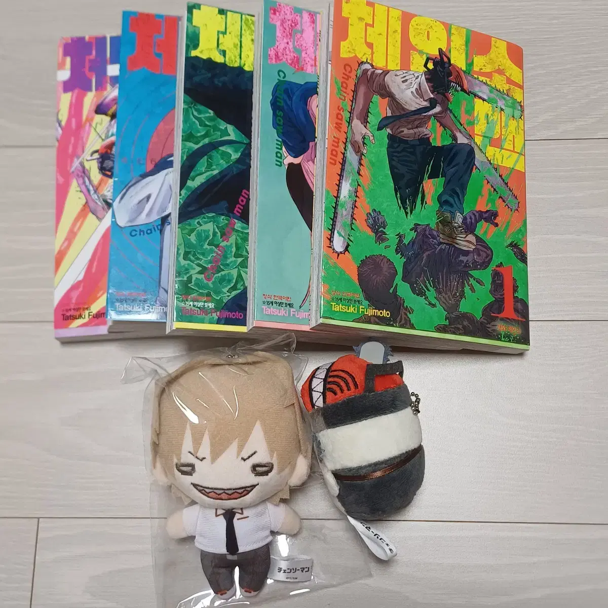 Chainsaw Man Volumes 1-5 + Denji doll, bulk