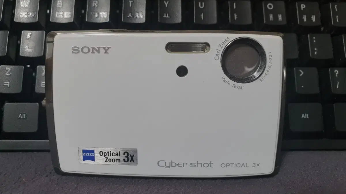 Sony DSC-T33 Vintage Digital Camera