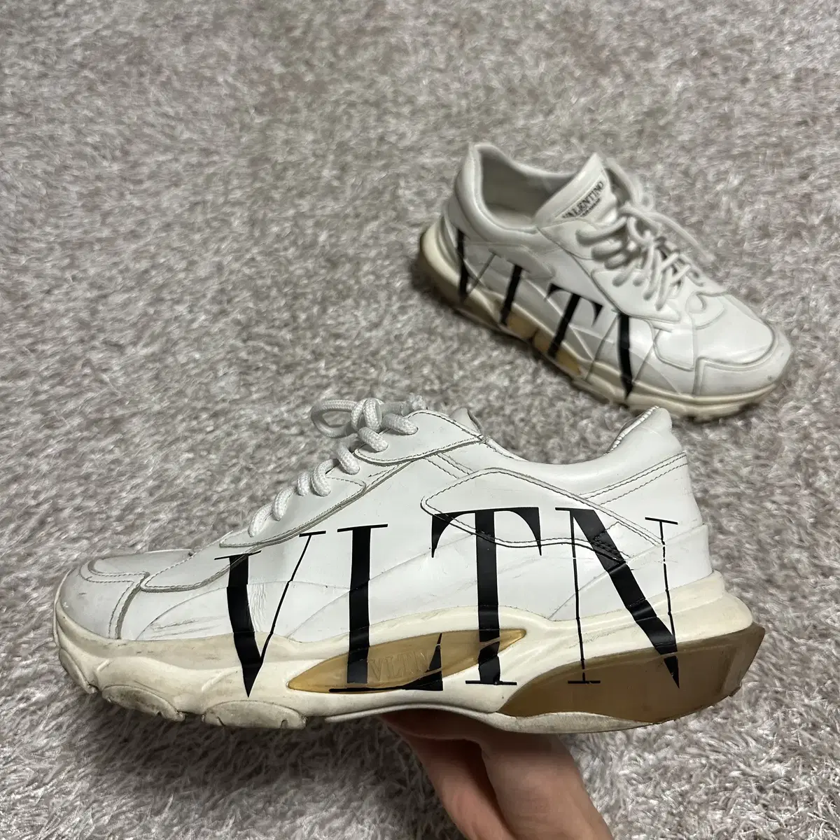 발렌티노 VLTN 바운스 스니커즈