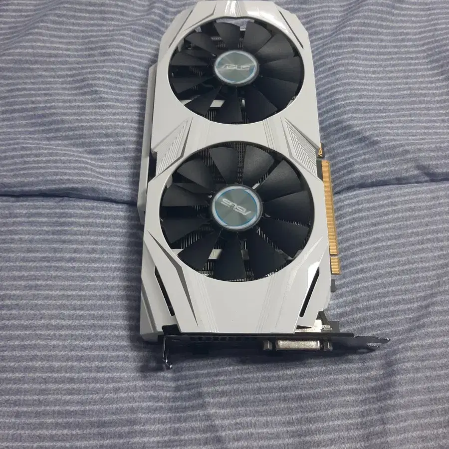 그래픽카드 gtx1060 아수스 화이트