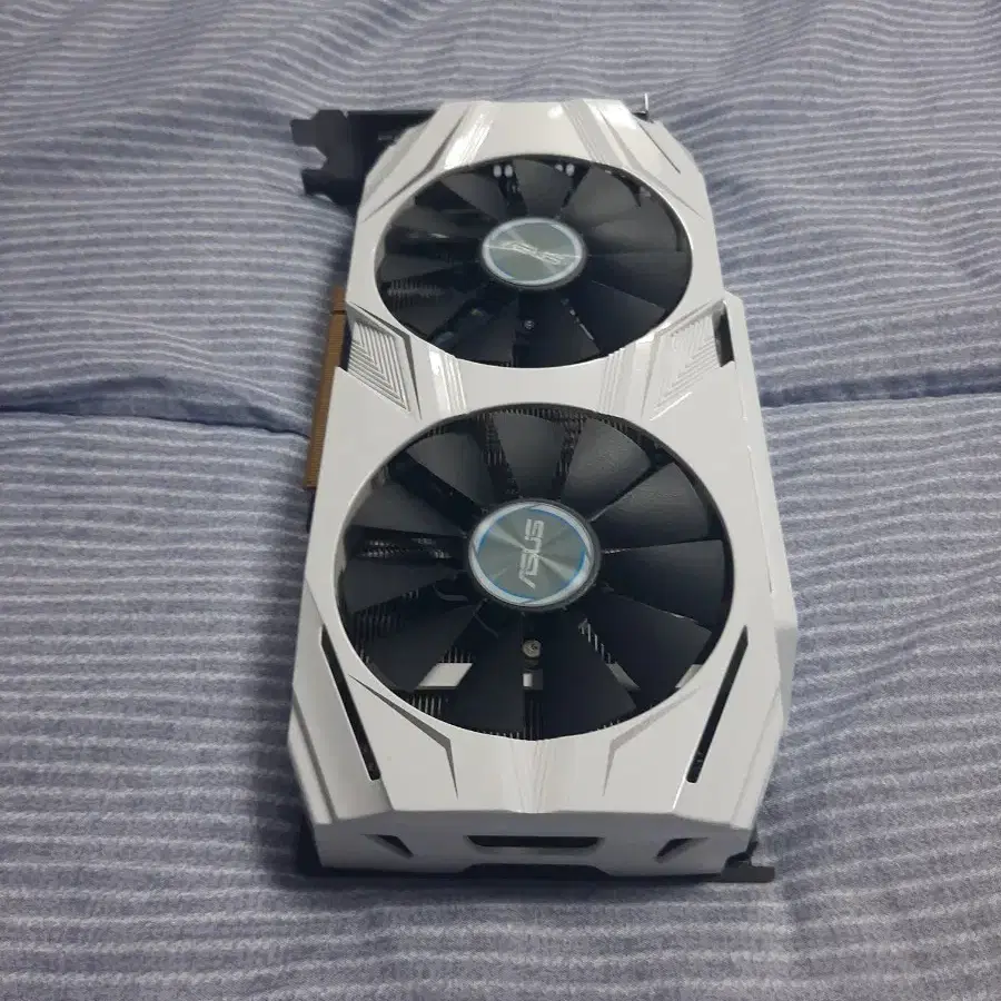 그래픽카드 gtx1060 아수스 화이트