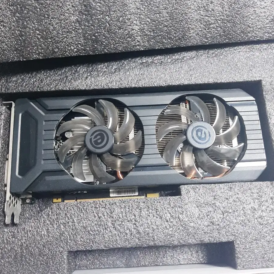 그래픽카드 gtx1060 이엠택