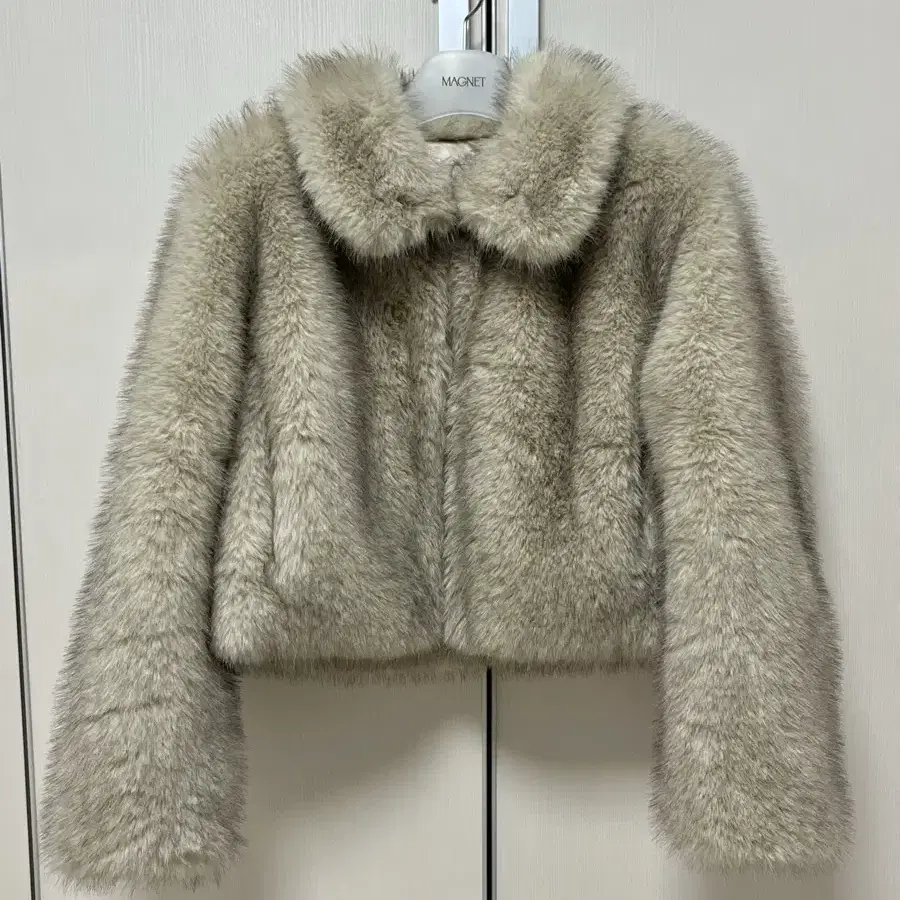 마그넷 퍼자켓 Round Fur Jacket (Ivory)