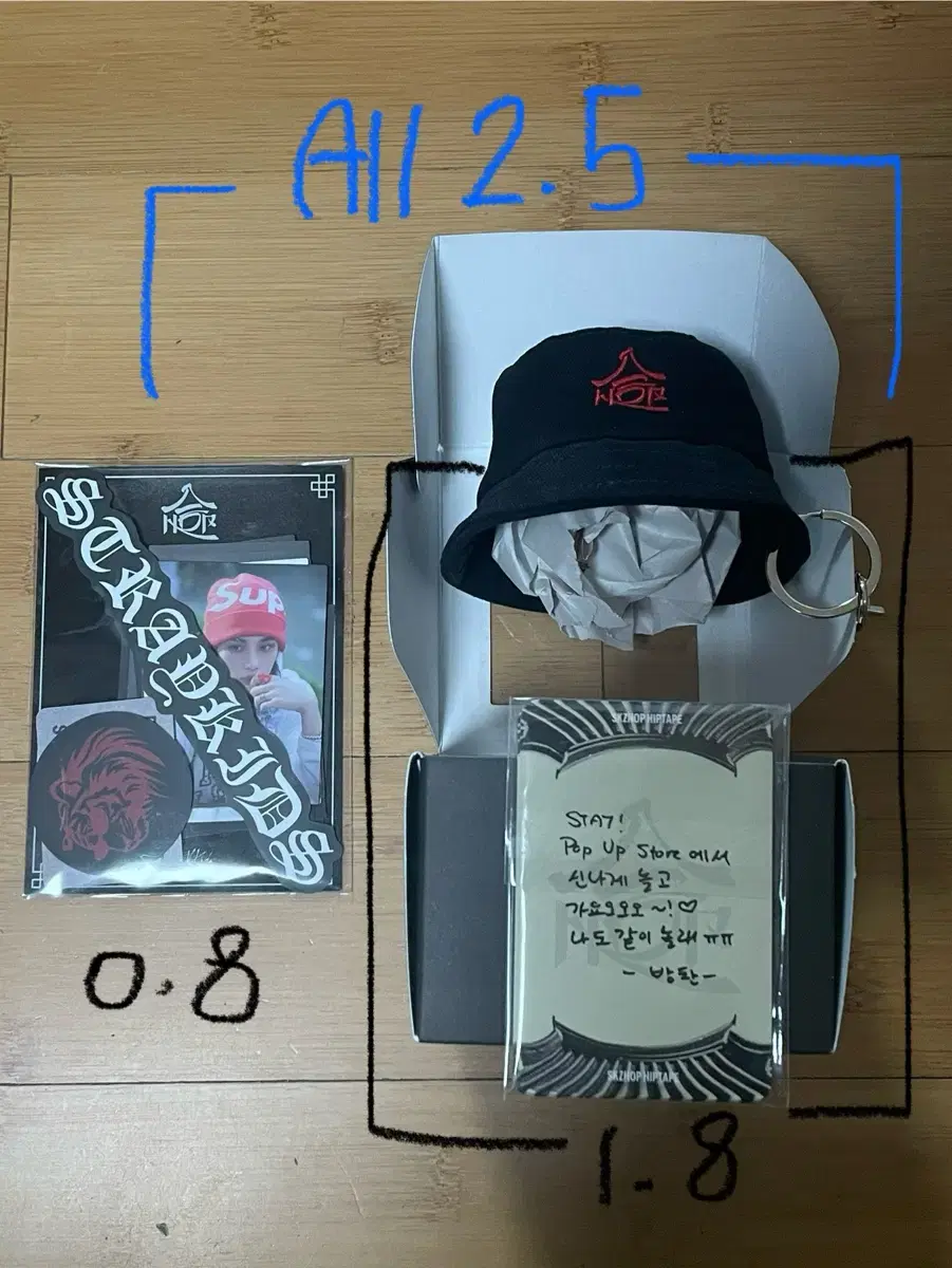 (Below cost) SKZ hop pop up bucket hat keyring, removable sticker wts