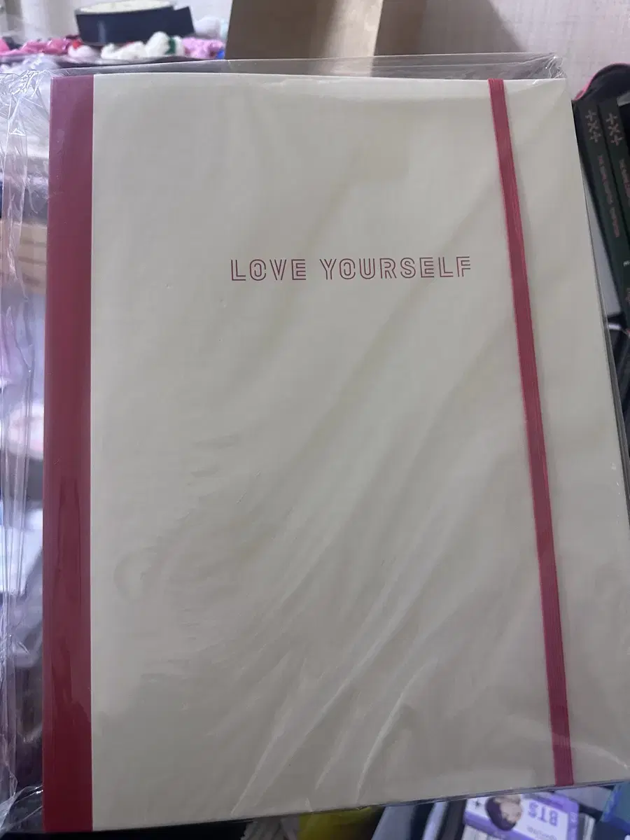 BTS CAN BADGE BOOK LOVE YOURSELF