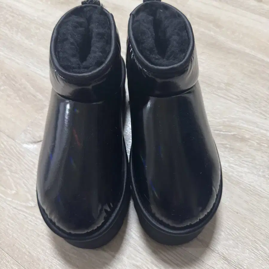 UGG 울트라 미니 플랫폼 하이 샤인 230