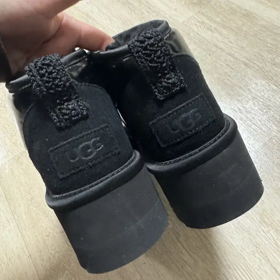 UGG 울트라 미니 플랫폼 하이 샤인 230