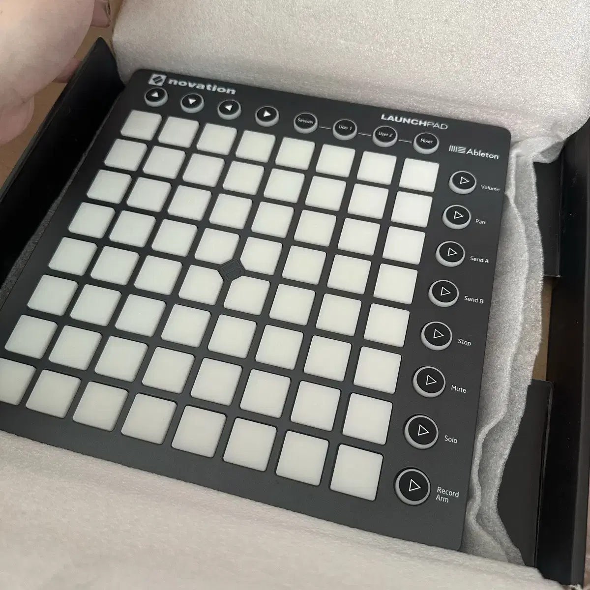 Novation Launchpad Mk2 노베이션 런치패드 Mk2