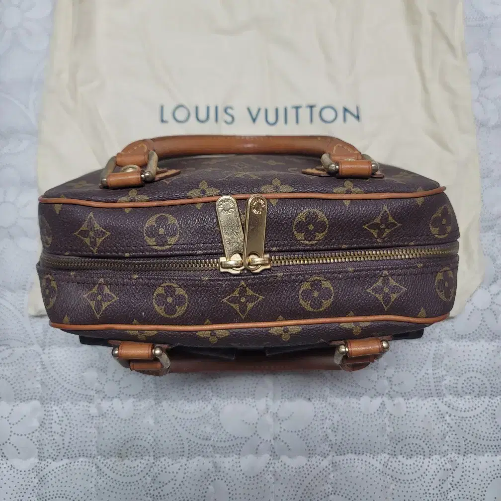 LOUIS VUITTON. 루이뷔통. 맨하탄 PM 토드가방.M40026.