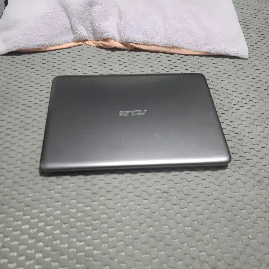 ASUS k401u 노트북 i7-7500u 램8 SSD256