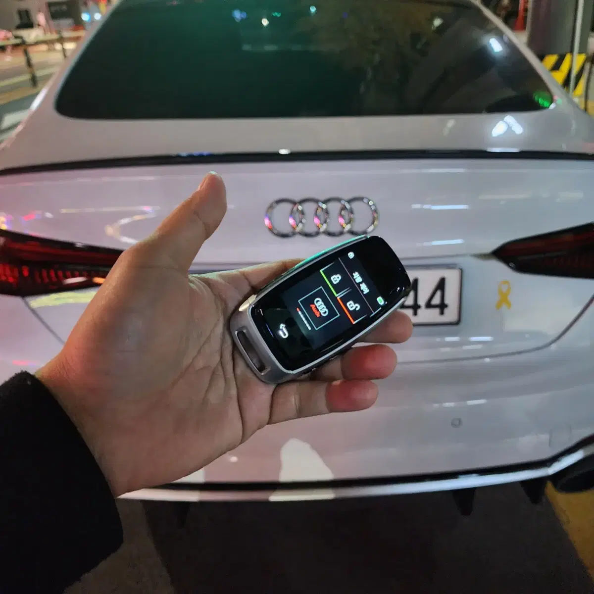 아우디 구형 차키를 최신형 AUDI 액정 디지털키로 업그레이드 이식 개조